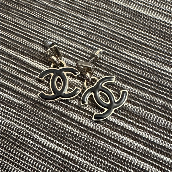 CHANEL Enamel CC Drop Earrings Black - Picture 5 of 11